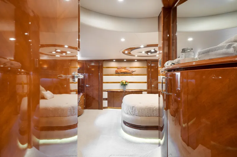 Slide: The Image of Marquis 65 Pilothouse 2006 - 26