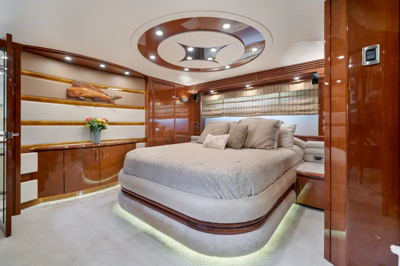 Slide: The Image of Marquis 65 Pilothouse 2006 - 27