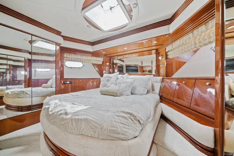 Slide: The Image of Marquis 65 Pilothouse 2006 - 31