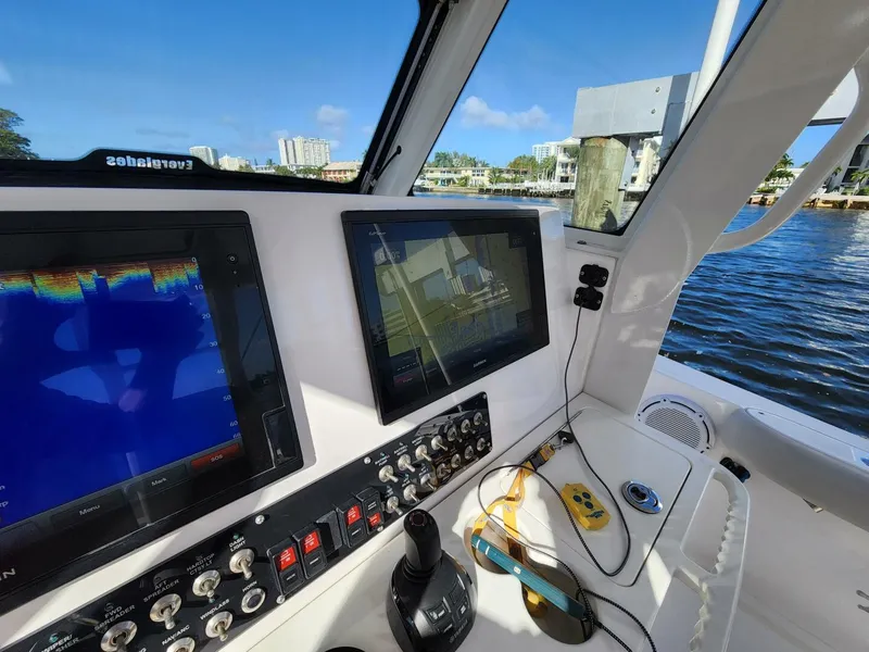 Slide: The Image of Everglades 355 CC 2019 - 9