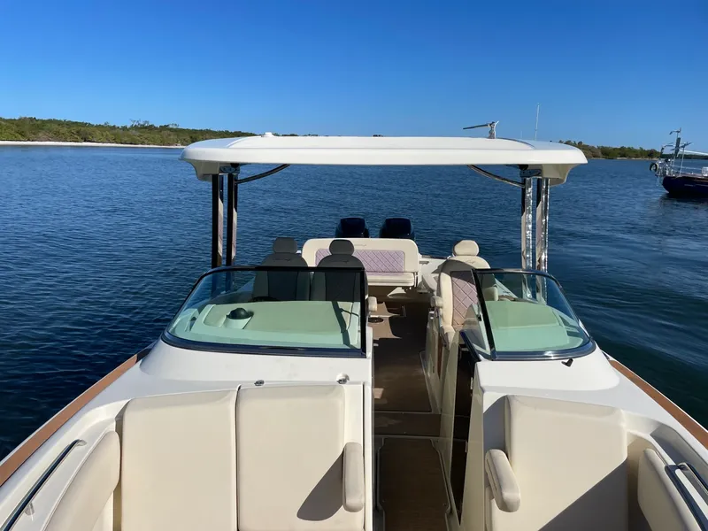 Slide: The Image of Chris-Craft 30 Calypso 2018 - 2