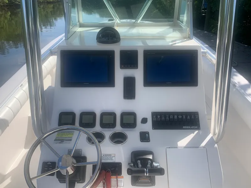 Slide: The Image of Regulator Marine 26 Forwarding Seating 2010 - 10