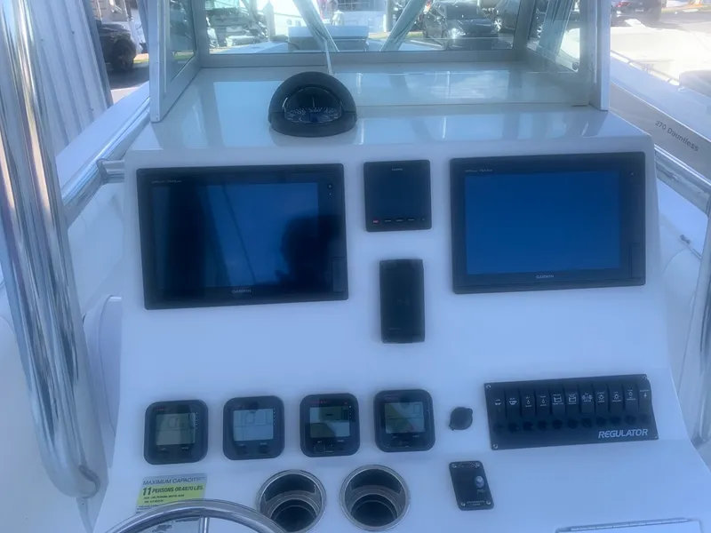 Slide: The Image of Regulator Marine 26 Forwarding Seating 2010 - 11