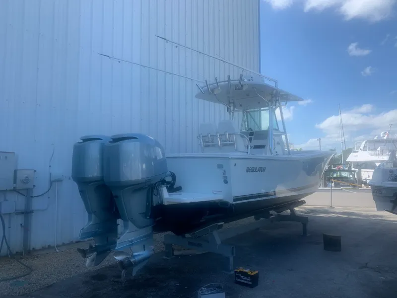 Slide: The Image of Regulator Marine 26 Forwarding Seating 2010 - 20