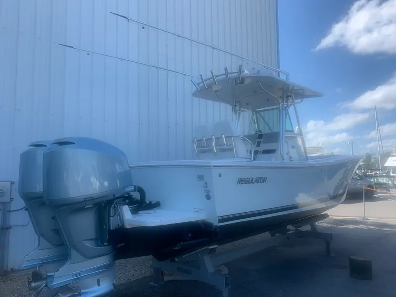 Slide: The Image of Regulator Marine 26 Forwarding Seating 2010 - 21
