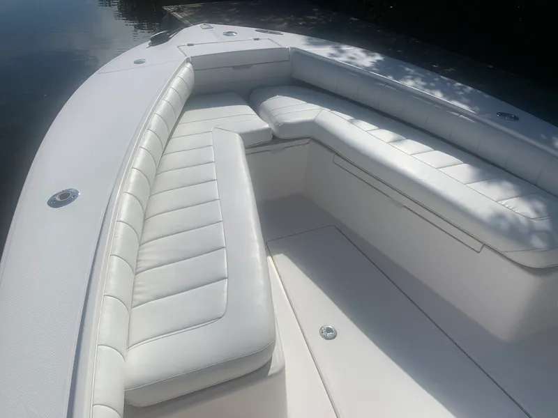 Slide: The Image of Regulator Marine 26 Forwarding Seating 2010 - 4