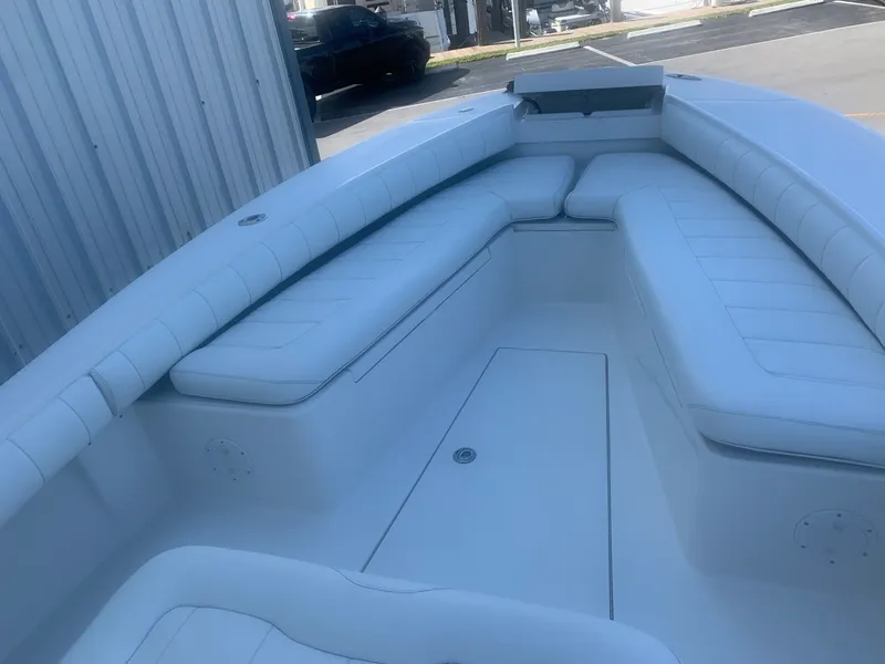 Slide: The Image of Regulator Marine 26 Forwarding Seating 2010 - 5