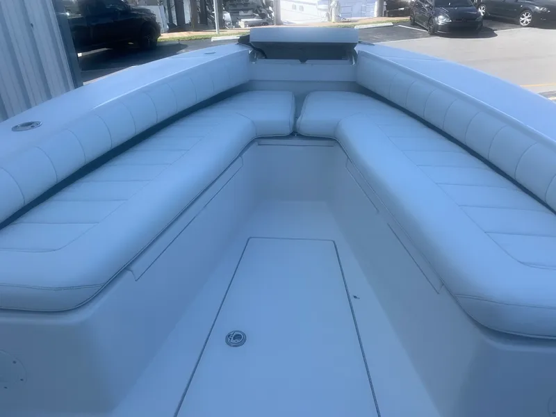 Slide: The Image of Regulator Marine 26 Forwarding Seating 2010 - 6