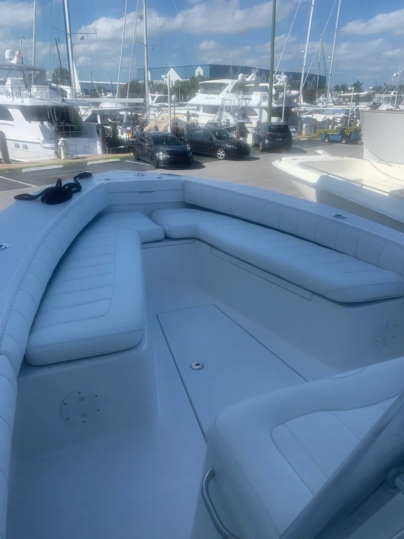 Slide: The Image of Regulator Marine 26 Forwarding Seating 2010 - 7