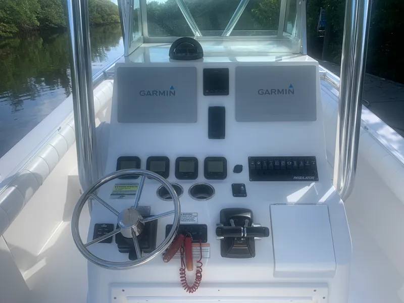 Slide: The Image of Regulator Marine 26 Forwarding Seating 2010 - 9