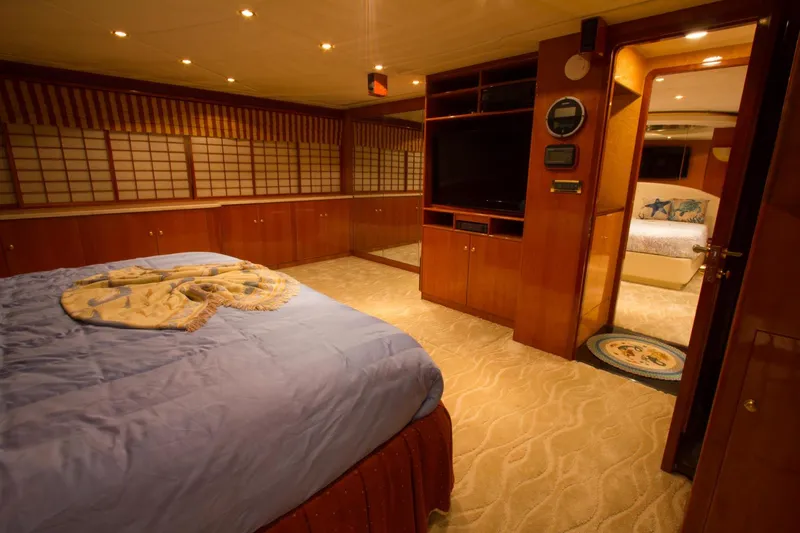 Slide: The Image of President 100 Motor Yacht 2002 - 17
