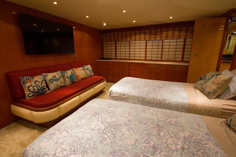 Slide: The Image of President 100 Motor Yacht 2002 - 21