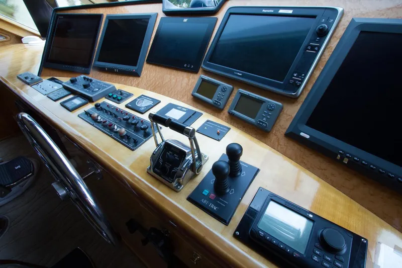 Slide: The Image of President 100 Motor Yacht 2002 - 23