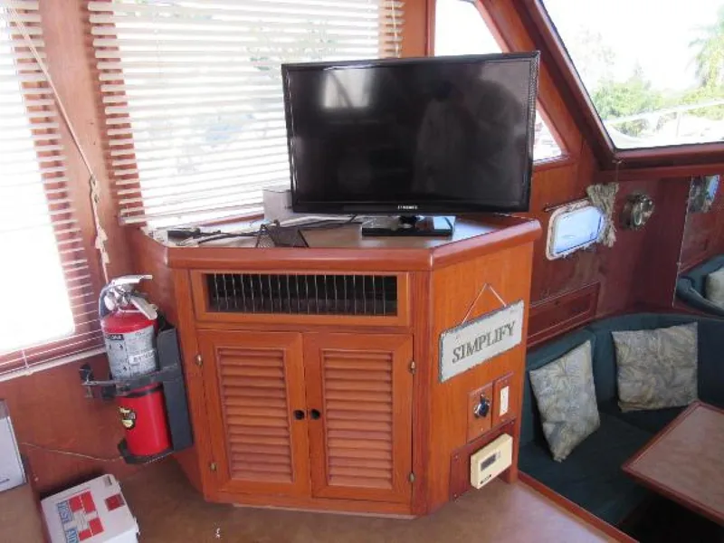 Slide: The Image of Offshore Yachtfisher CPMY 1987 - 7