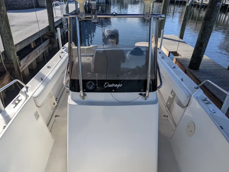 Slide: The Image of Boston Whaler 23 Outrage 1998 - 3