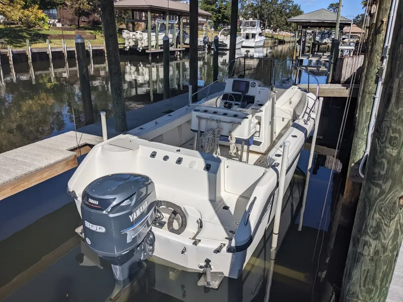 Slide: The Image of Boston Whaler 23 Outrage 1998 - 5