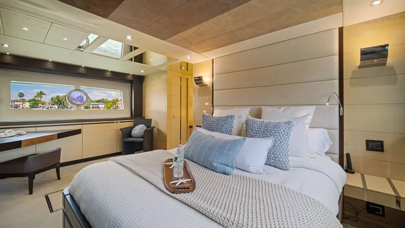 Slide: The Image of Sunseeker 80 Predator 2013 - 32