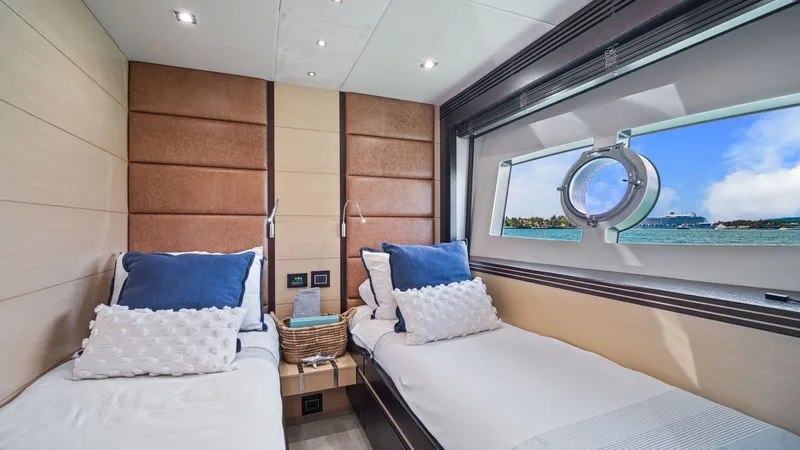 Slide: The Image of Sunseeker 80 Predator 2013 - 41