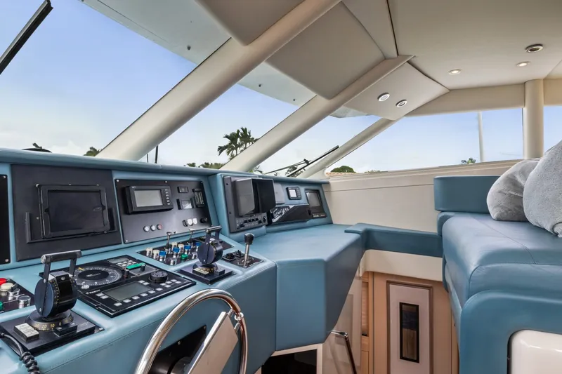 Slide: The Image of Oceanfast Motor Yacht 1989 - 36