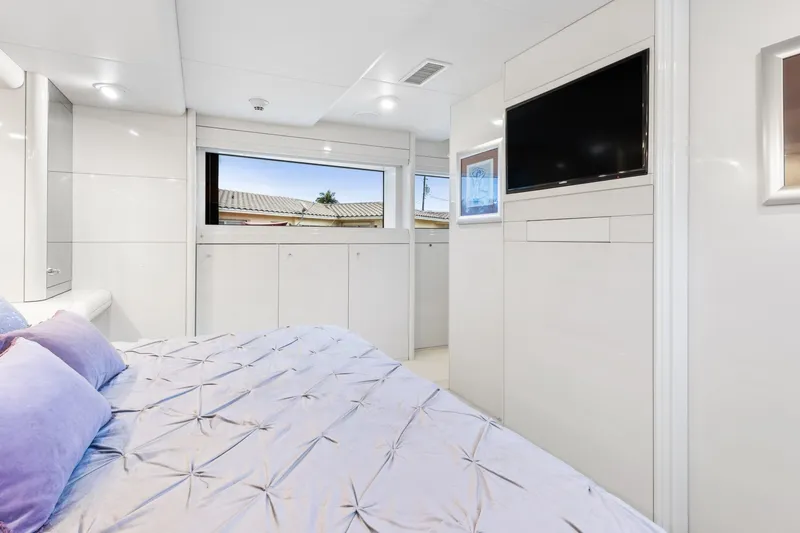 Slide: The Image of Oceanfast Motor Yacht 1989 - 40
