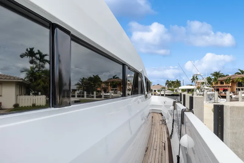 Slide: The Image of Oceanfast Motor Yacht 1989 - 9