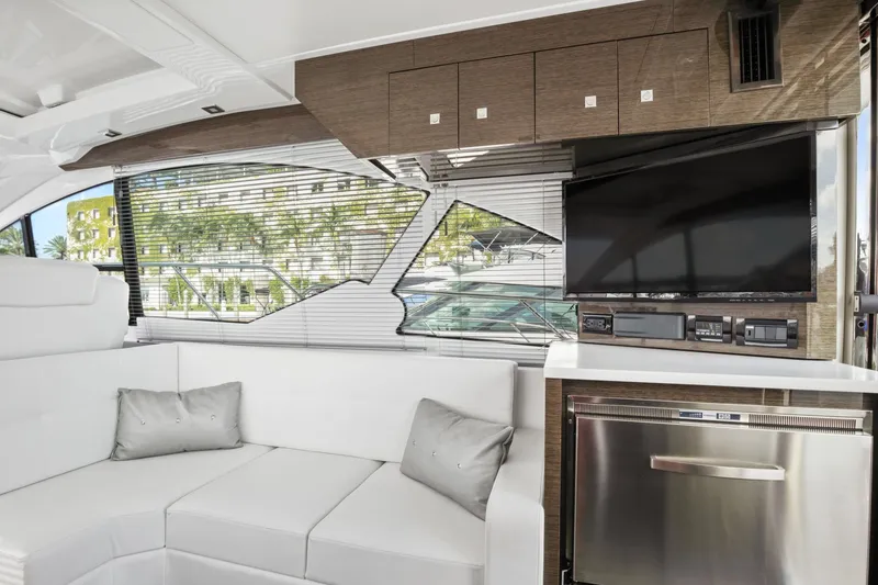 Slide: The Image of Cruisers Yachts 50 Cantius 2019 - 16