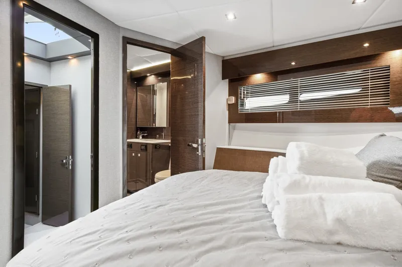 Slide: The Image of Cruisers Yachts 50 Cantius 2019 - 33