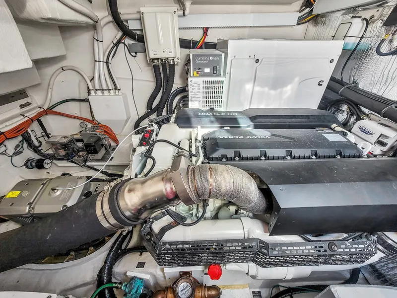 Slide: The Image of Cruisers Yachts 50 Cantius 2019 - 36