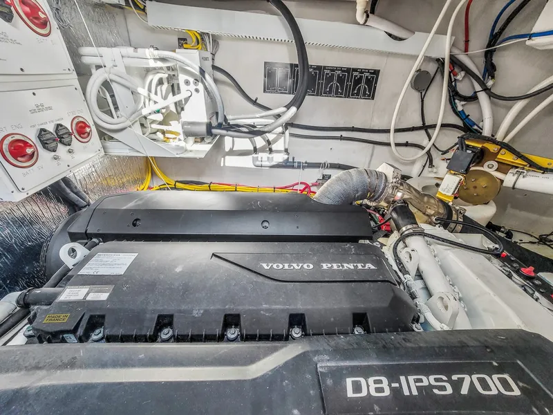 Slide: The Image of Cruisers Yachts 50 Cantius 2019 - 38