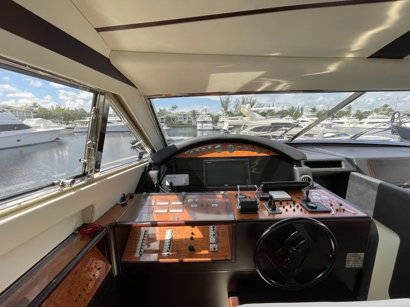 Slide: The Image of Ferretti 680 2001 - 18
