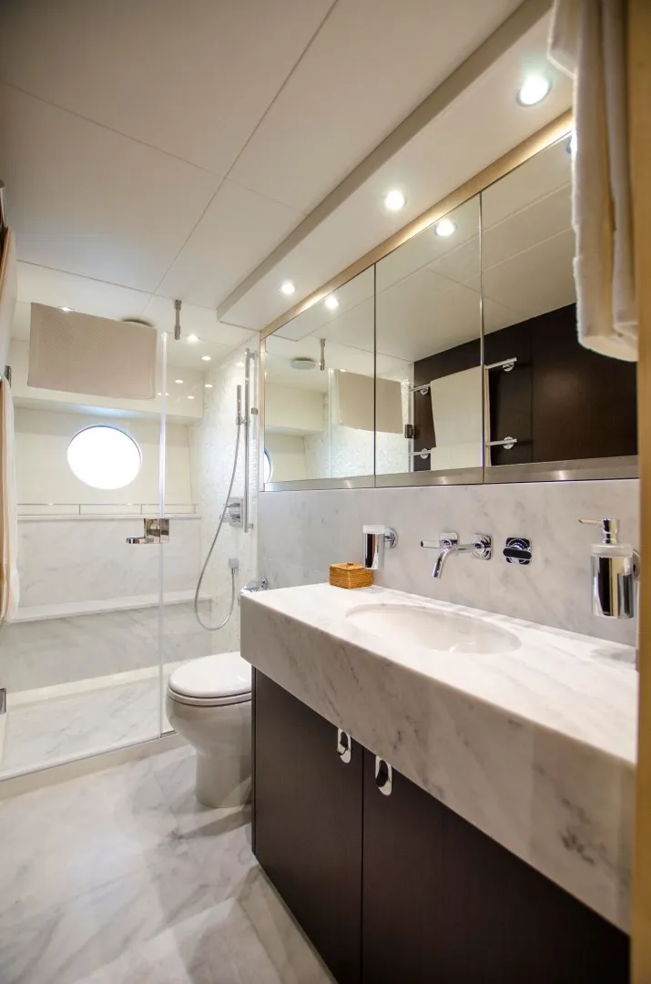 Slide: The Image of Sunseeker 75 Yacht 2018 - 17