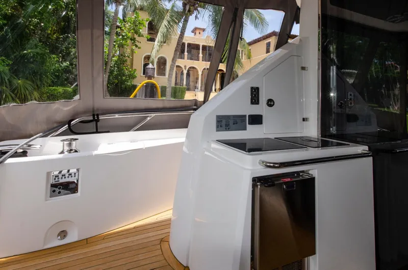 Slide: The Image of Sunseeker 75 Yacht 2018 - 6