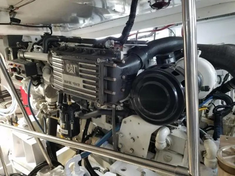 Slide: The Image of Hatteras Convertible 1988 - 15
