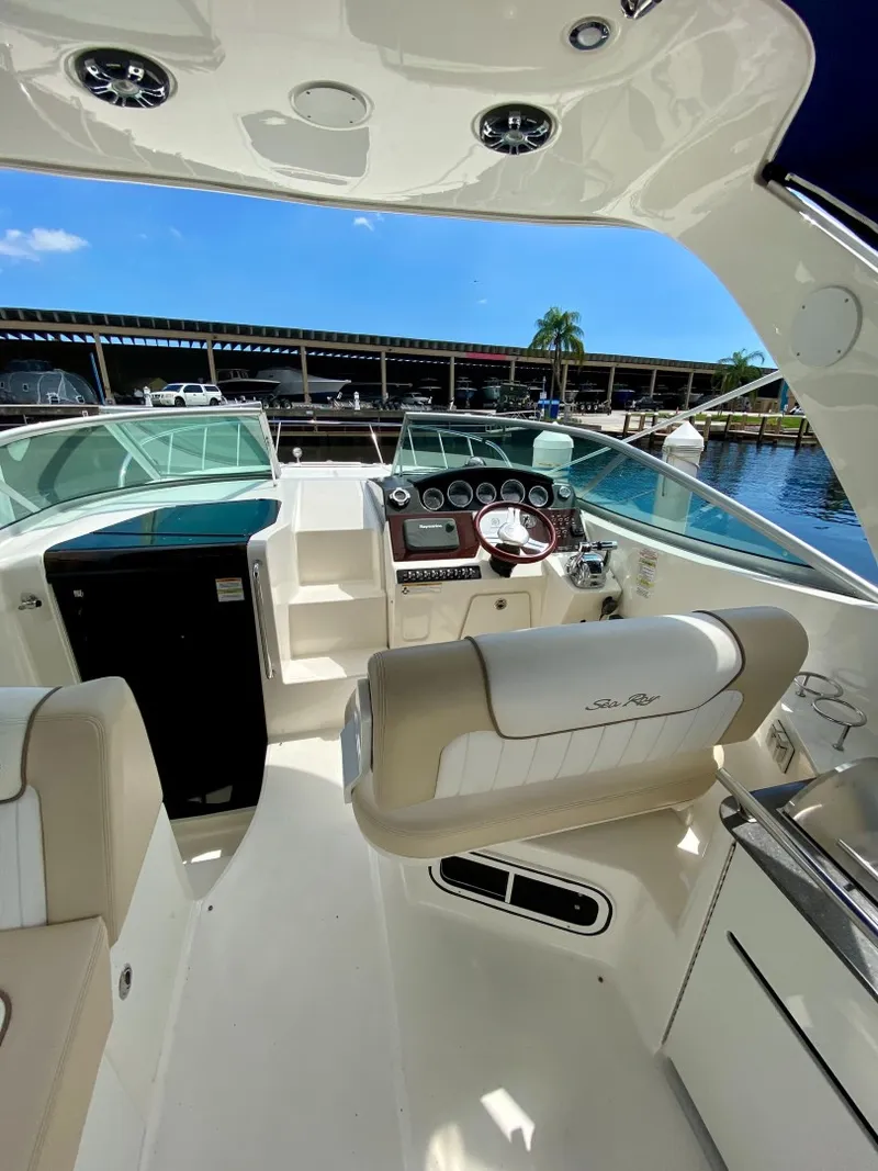Slide: The Image of Sea Ray 310 Sundancer 2013 - 11