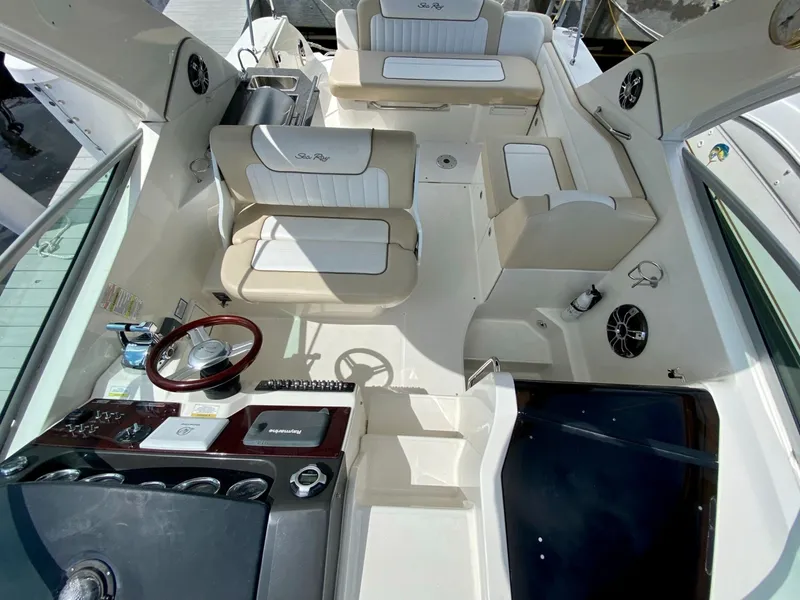 Slide: The Image of Sea Ray 310 Sundancer 2013 - 12