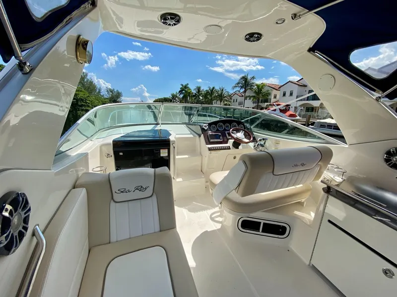 Slide: The Image of Sea Ray 310 Sundancer 2013 - 14