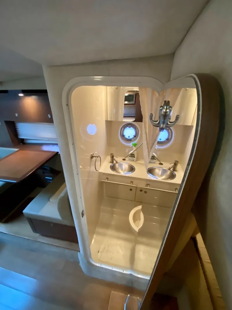 Slide: The Image of Sea Ray 310 Sundancer 2013 - 21