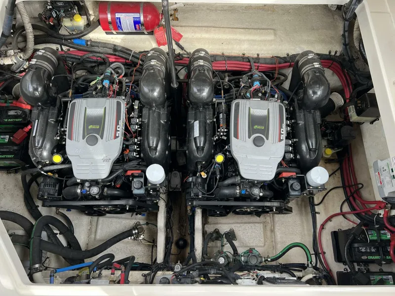 Slide: The Image of Sea Ray 310 Sundancer 2013 - 25