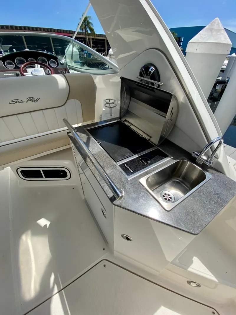 Slide: The Image of Sea Ray 310 Sundancer 2013 - 9