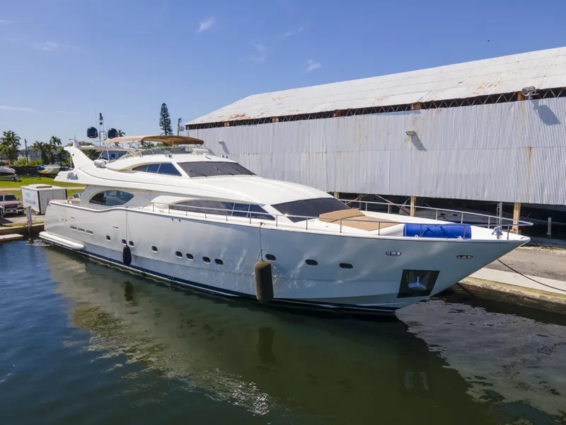 The Image of Ferretti Custom Line 94 2000 - 0