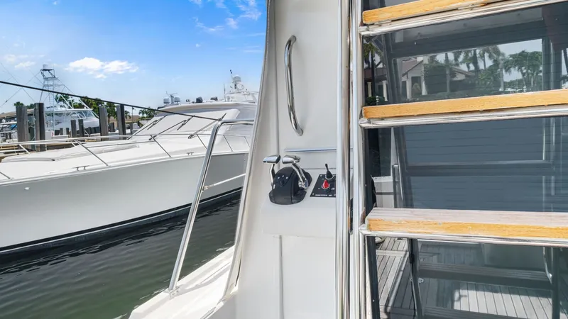 Slide: The Image of Pacific Mariner 65 Motoryacht 2000 - 11