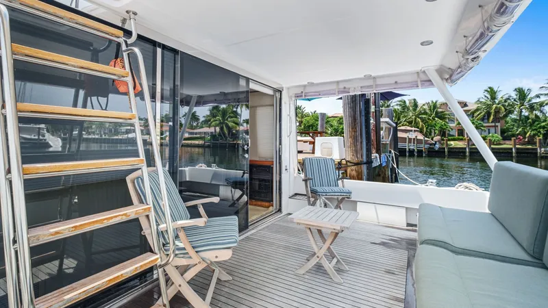 Slide: The Image of Pacific Mariner 65 Motoryacht 2000 - 12