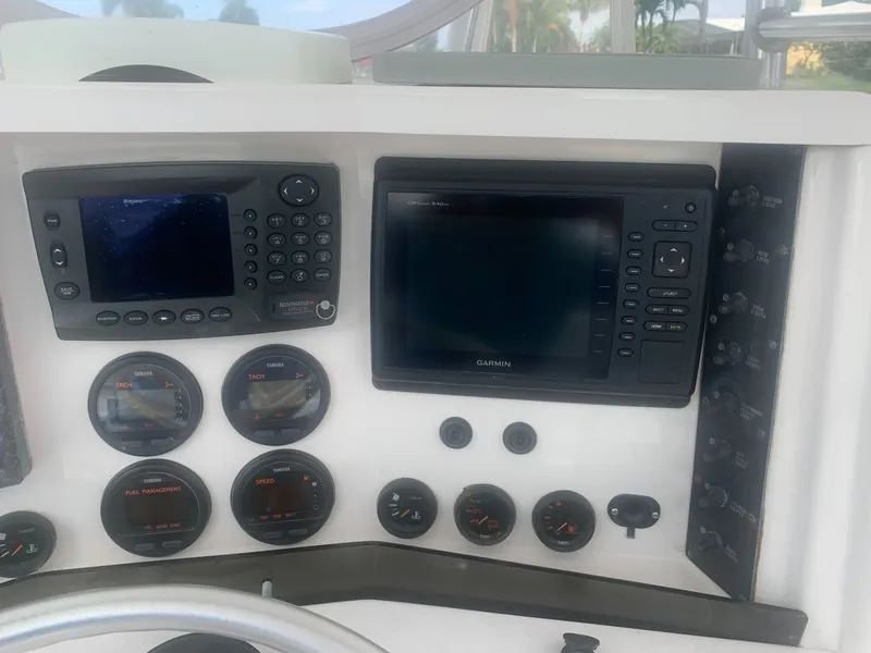 Slide: The Image of Venture 34 Center Console 2001 - 4