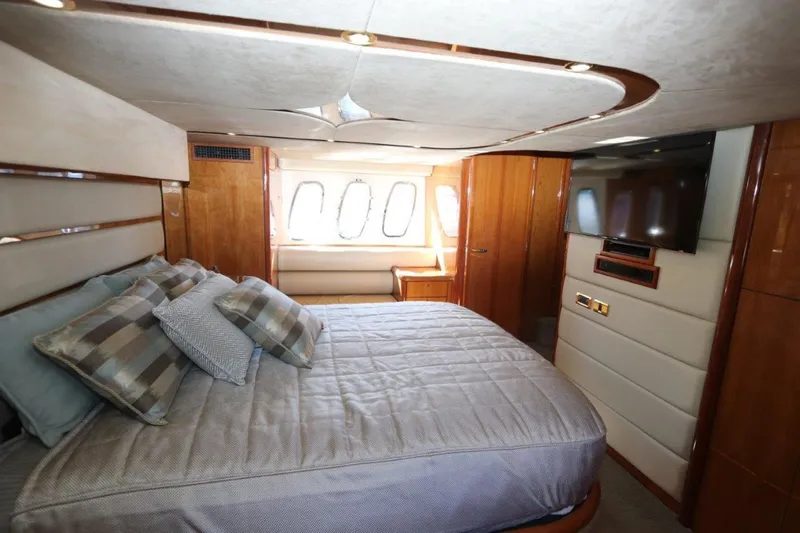 Slide: The Image of Sunseeker Predator 2004 - 31