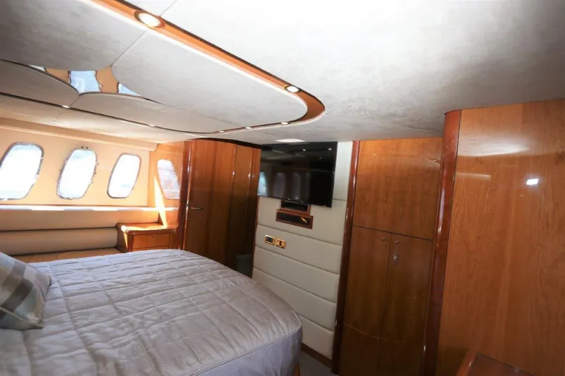 Slide: The Image of Sunseeker Predator 2004 - 32