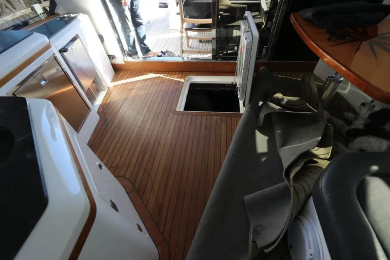Slide: The Image of Sunseeker Predator 2004 - 38