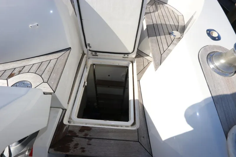 Slide: The Image of Sunseeker Predator 2004 - 9