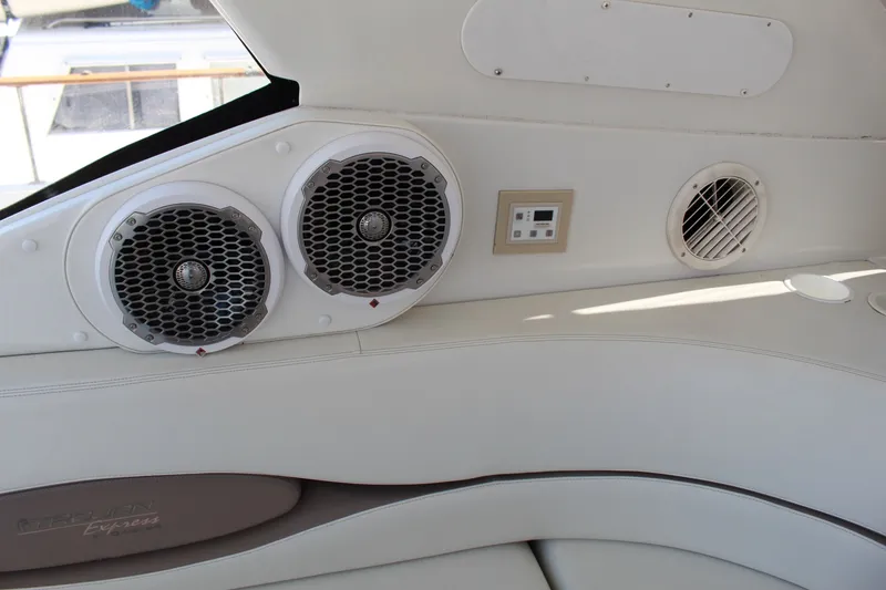 Slide: The Image of Carver Yachts Trojan 440 Express 2000 - 10