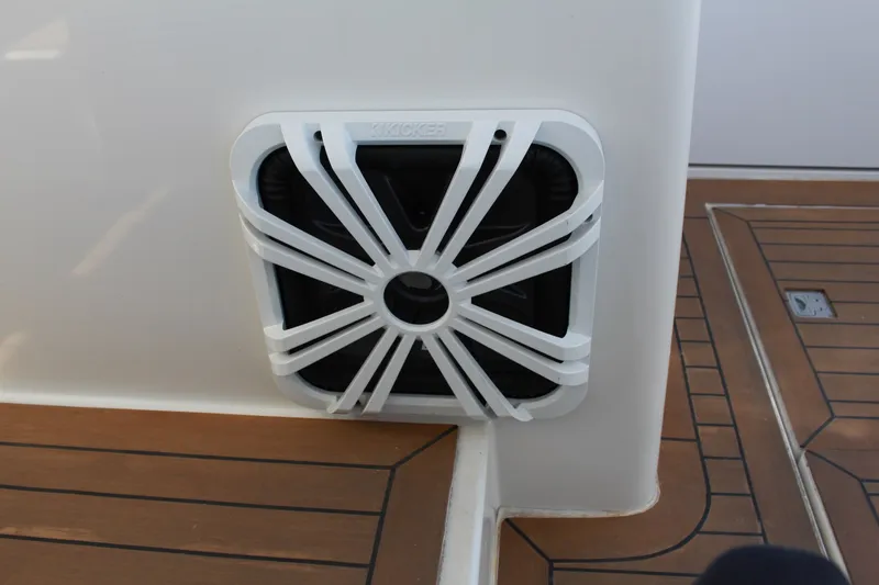 Slide: The Image of Carver Yachts Trojan 440 Express 2000 - 11