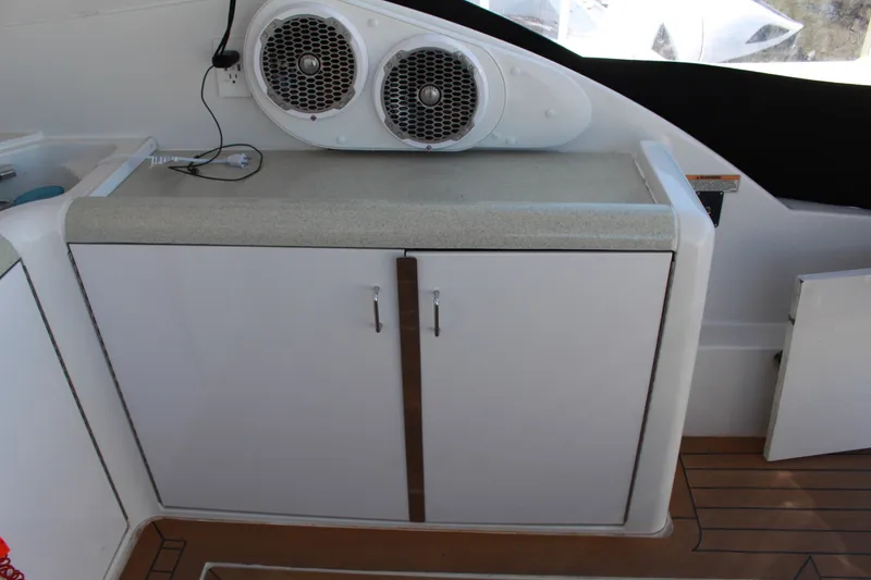 Slide: The Image of Carver Yachts Trojan 440 Express 2000 - 13